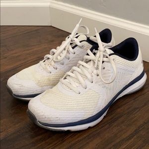 Under Armour running shoes LNC